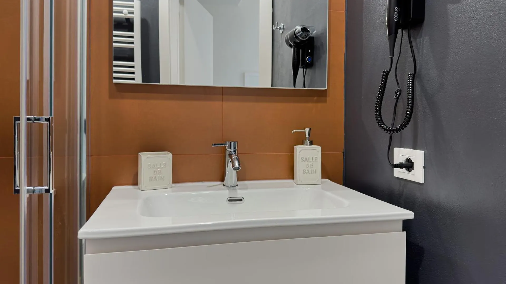 Realkasa Galliera Home & Suites Bolonia Italia
